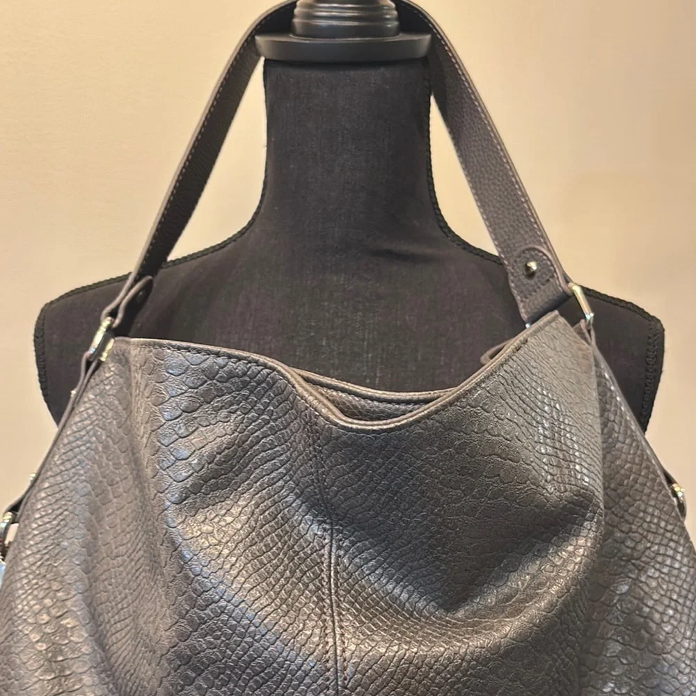 Thirty-One Fashion‎ Games City Charcoal Snake Hobo Shoulder Bag